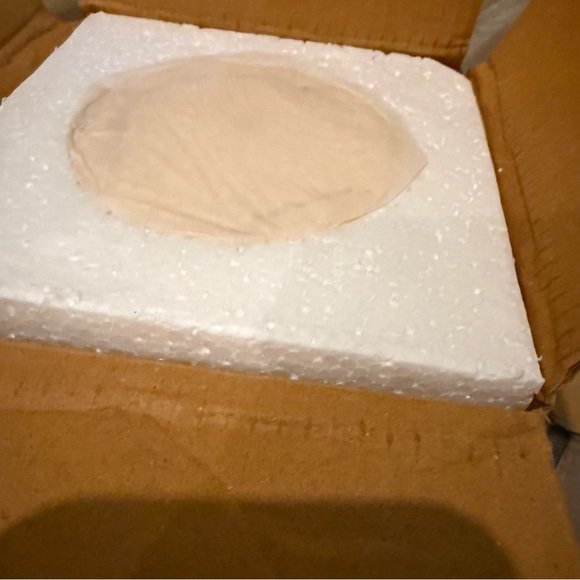 New in box! Large Anthropologie candle.
Amber Topaz. - Picture 9 of 9